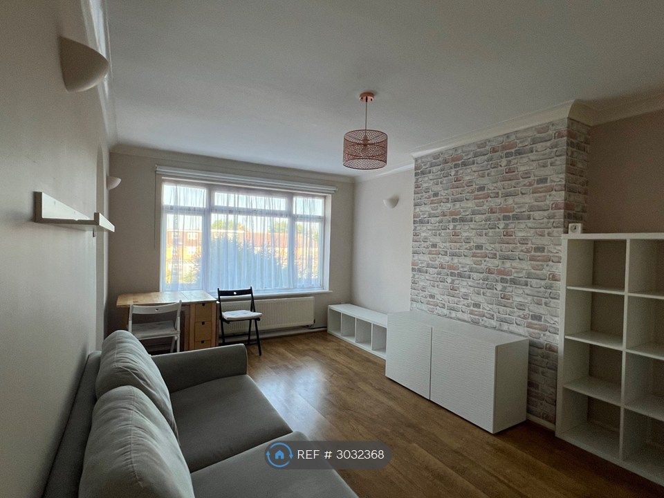 Property photo 1 of 23 Living Room