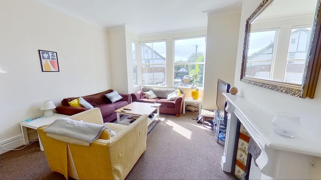 Property photo 2 of 14 Broomfield-Crescent-09092020171803.Jpg