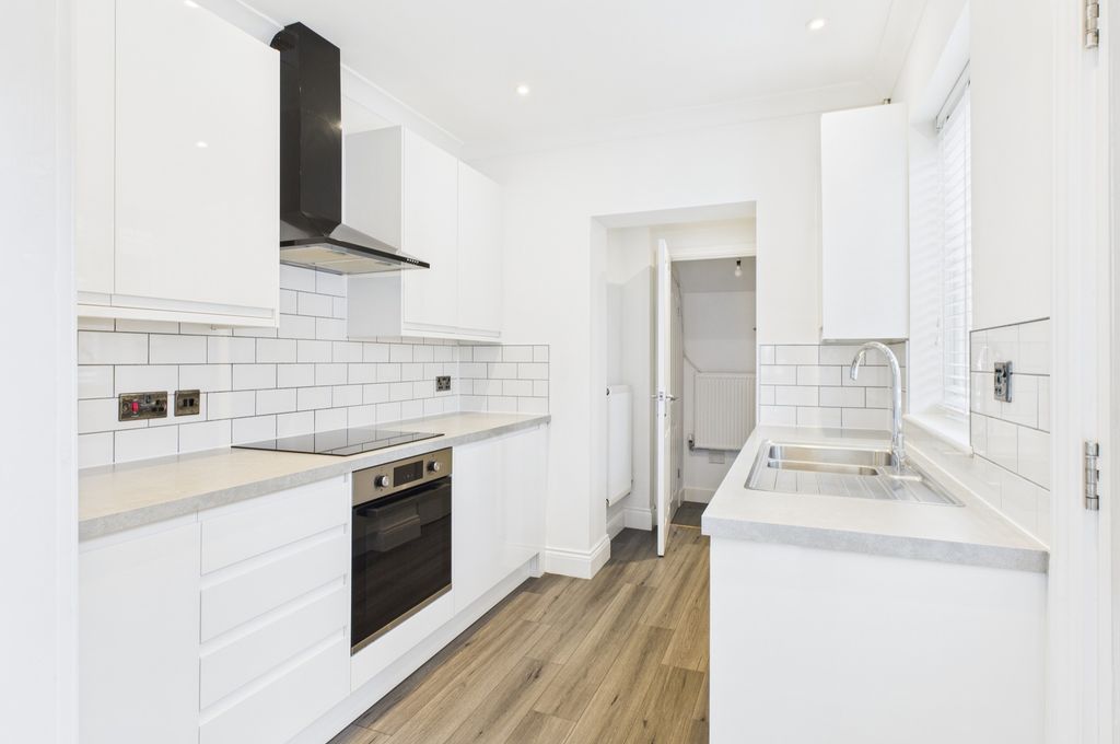 Property photo 2 of 18 Cam02519G0-Pr0348-Still004