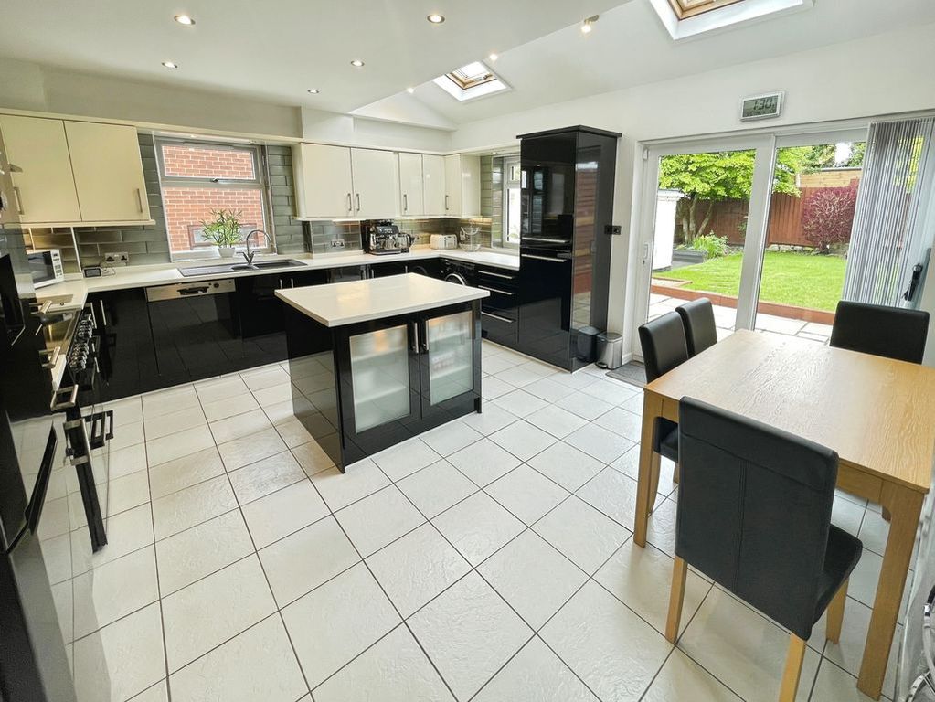 Property photo 2 of 16 Kitchen Diner