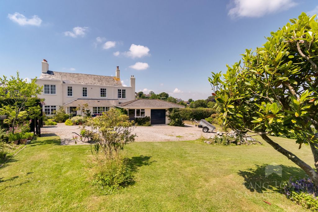 Property photo 3 of 23