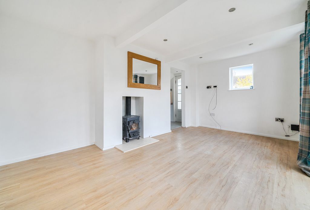 Property photo 2 of 21 1374044-8-690c7ee...