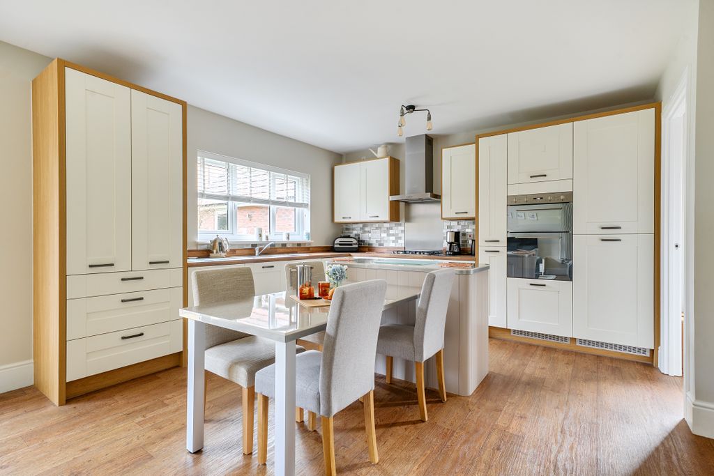 Property photo 3 of 20 14162081069930d015073B