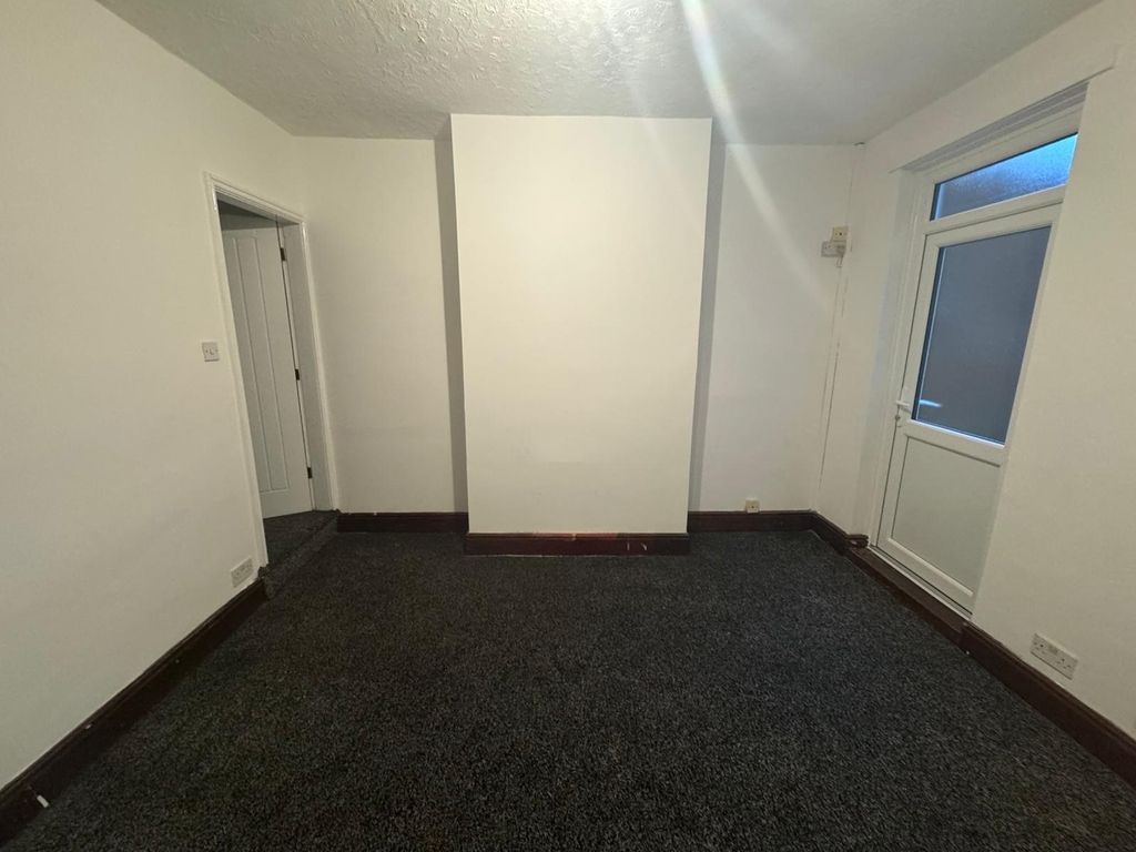 Property photo 3 of 8 Image