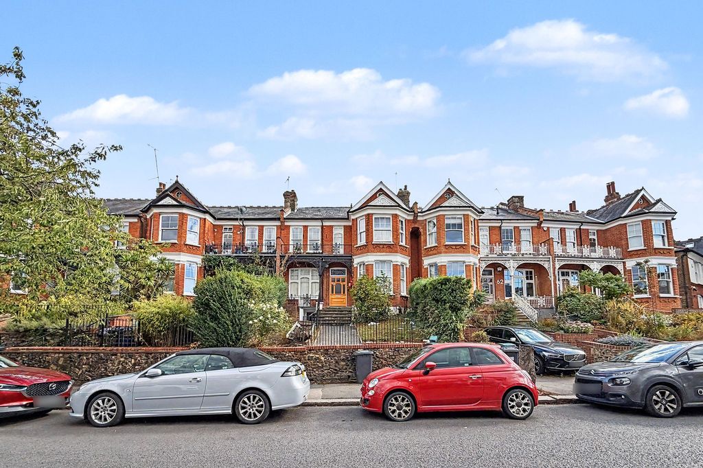 Property photo 2 of 25 64 Dukes Avenue, Muswell Hill, London N10 2Pu