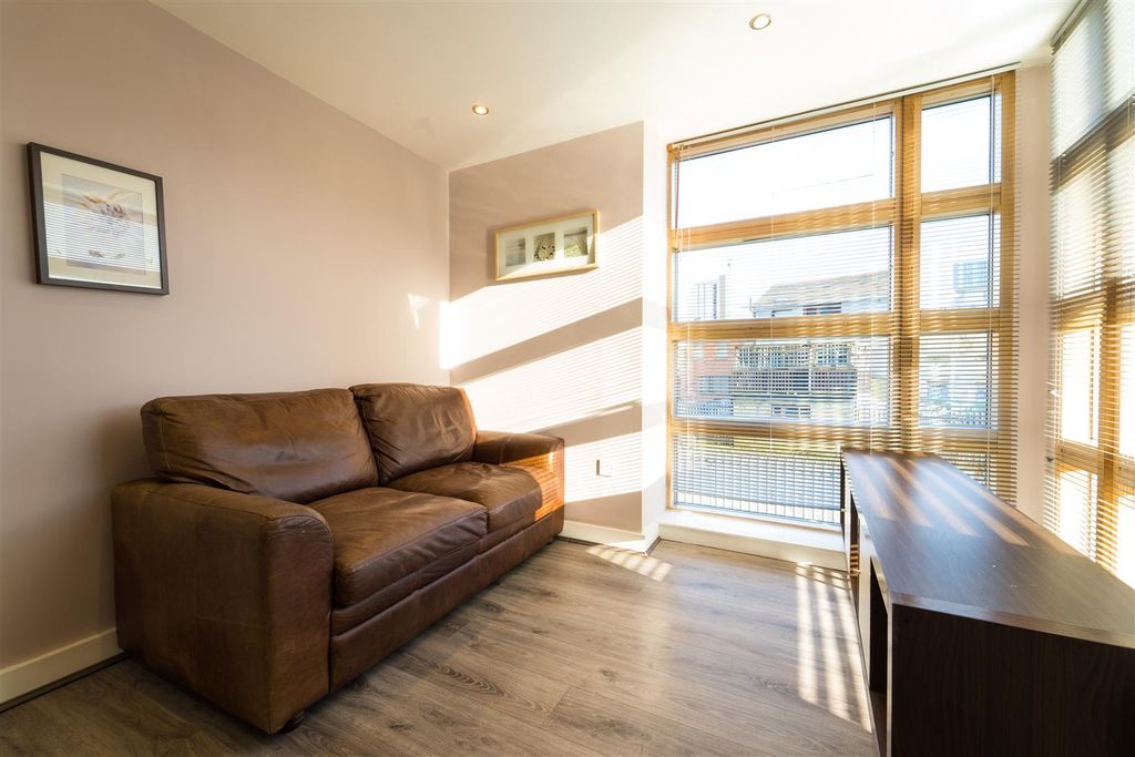 Property photo 1 of 10 Lounge