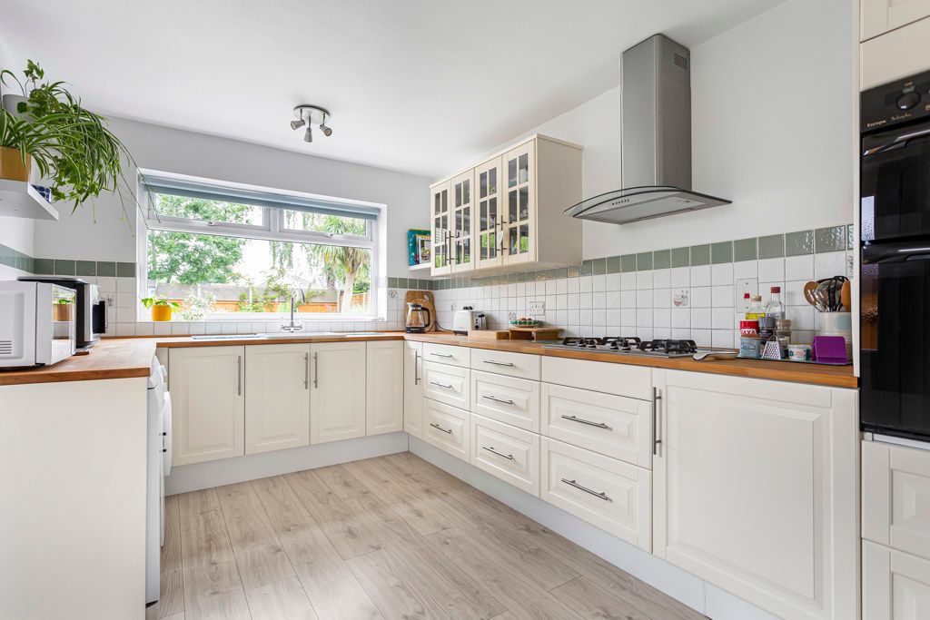 Property photo 3 of 19 Kitchen