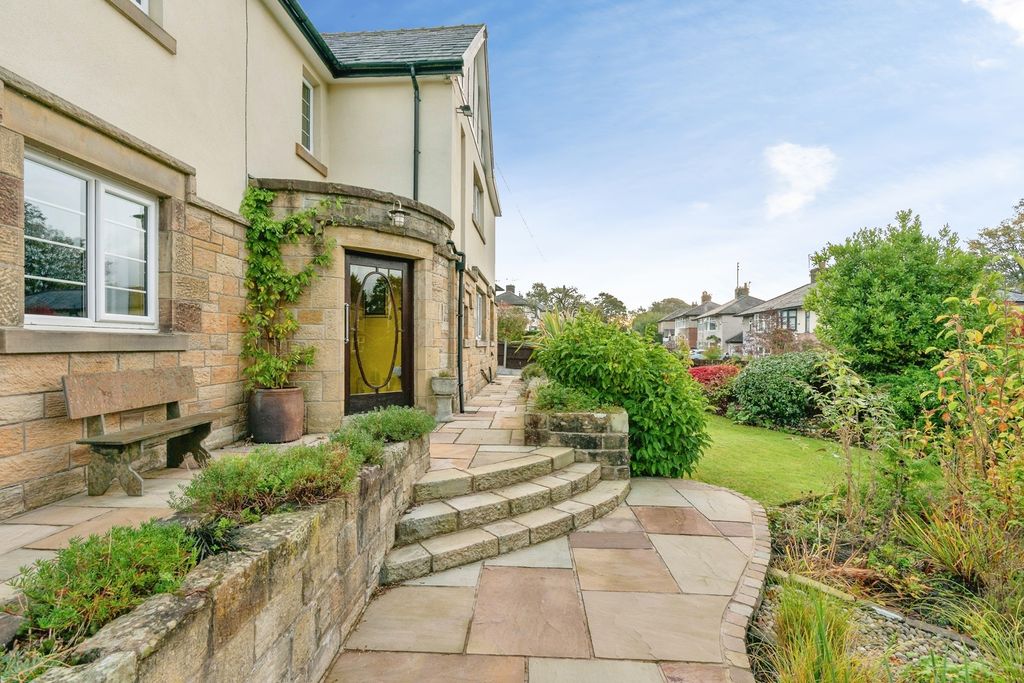 Property photo 2 of 44 Pbox-Img.Jpg
