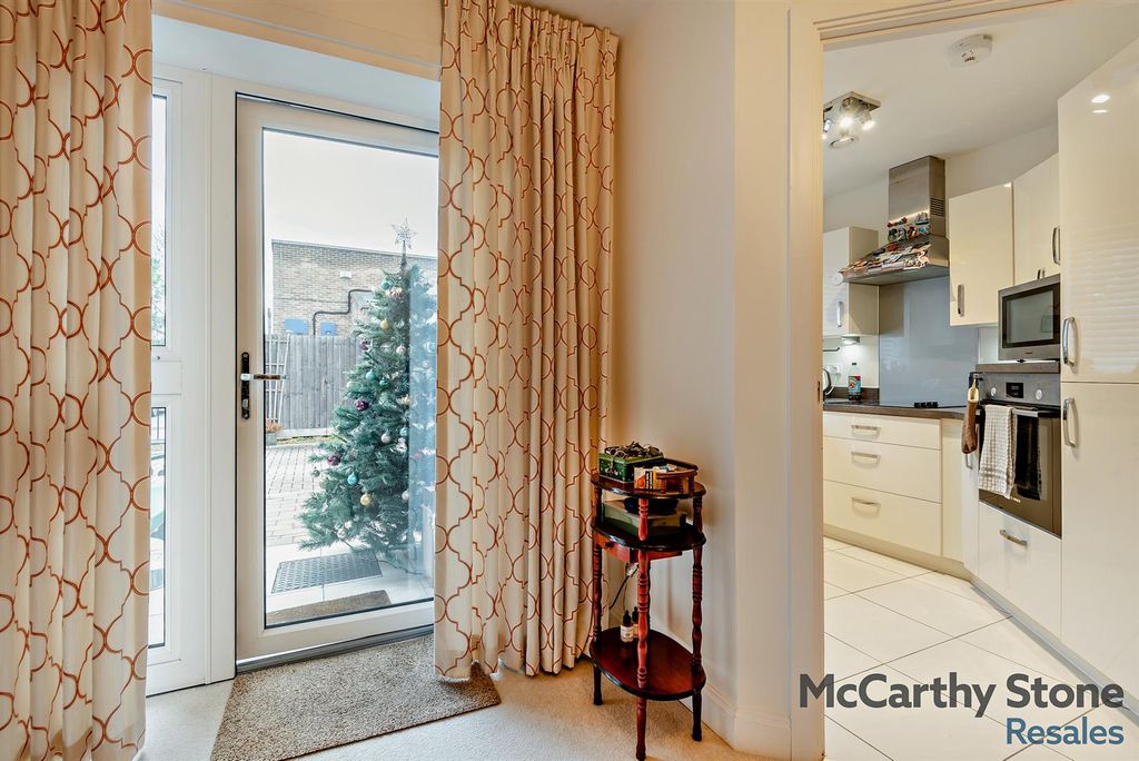 Property photo 1 of 15 8672941-Interior14-800.Jpg