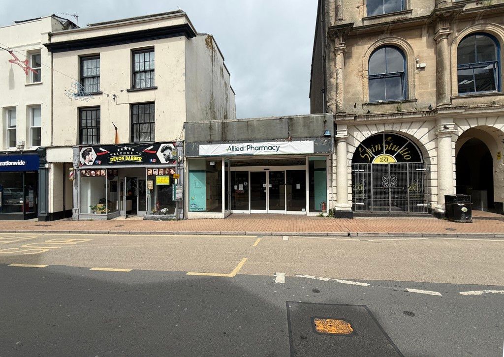 Property photo 1 of 15 Front Of The Shop From The High Street