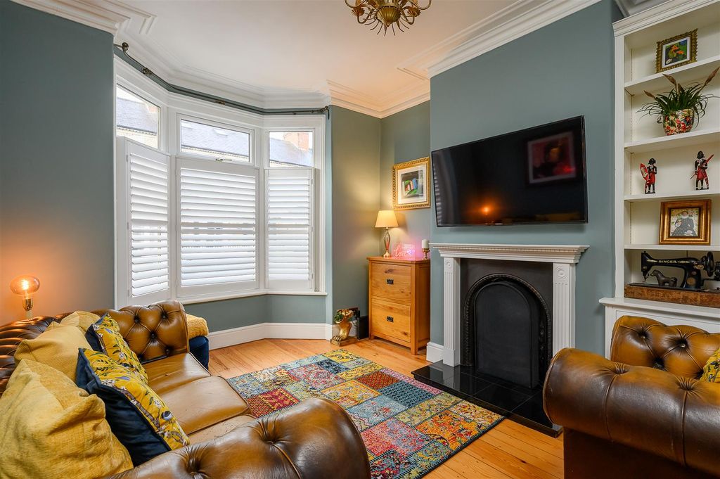 Property photo 2 of 29 Lounge