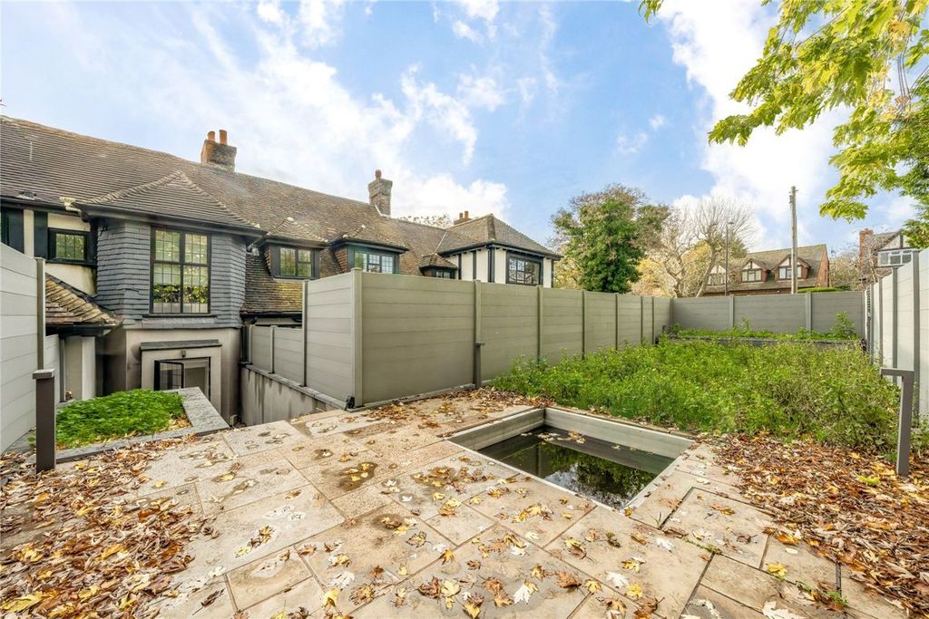 Additional image 14 of 3 bed flat to rentBeech Hill Avenue, Hadley Wood EN4