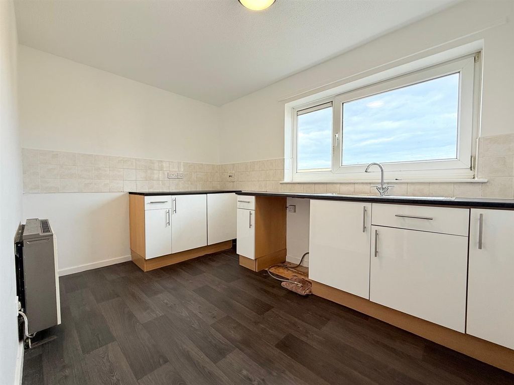 Property photo 2 of 10 Kitchen