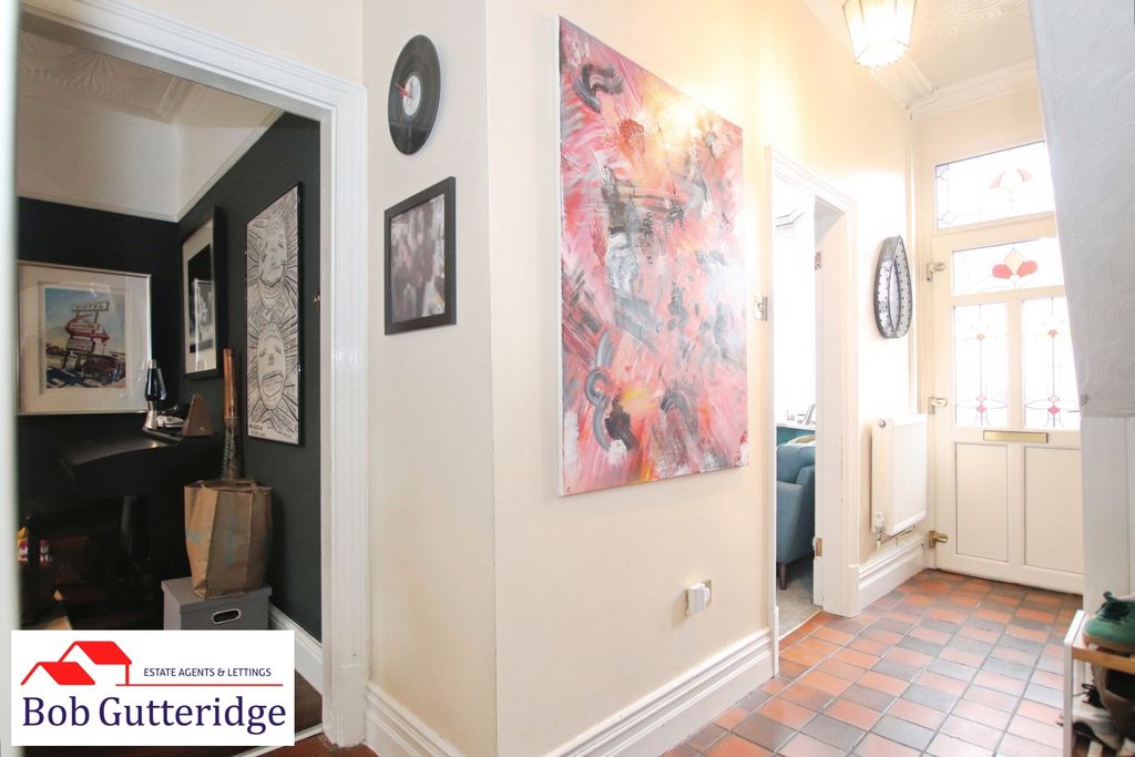 Property photo 3 of 33 Entrance Hallway