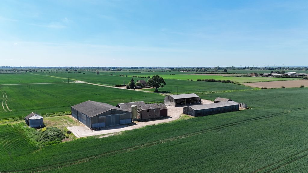 Property photo 1 of 7 Outbuildings