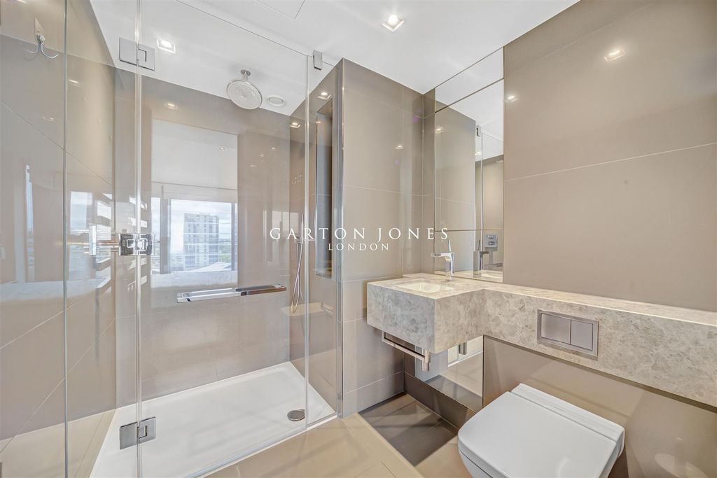 Property photo 3 of 12 Bathroom