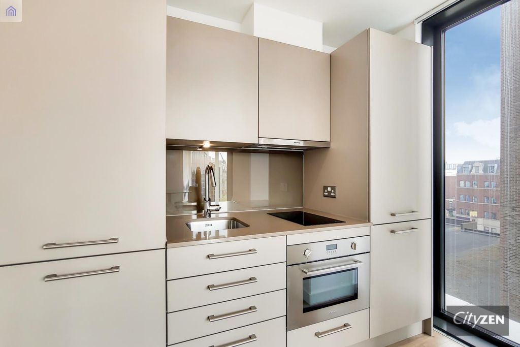 Property photo 3 of 18 Kitchen