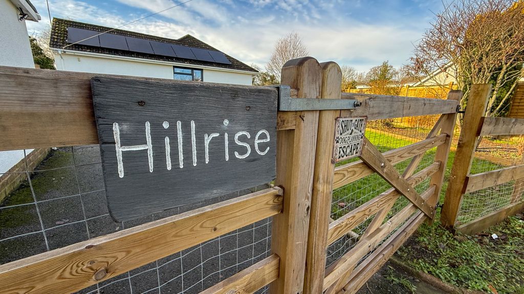 Property photo 2 of 25