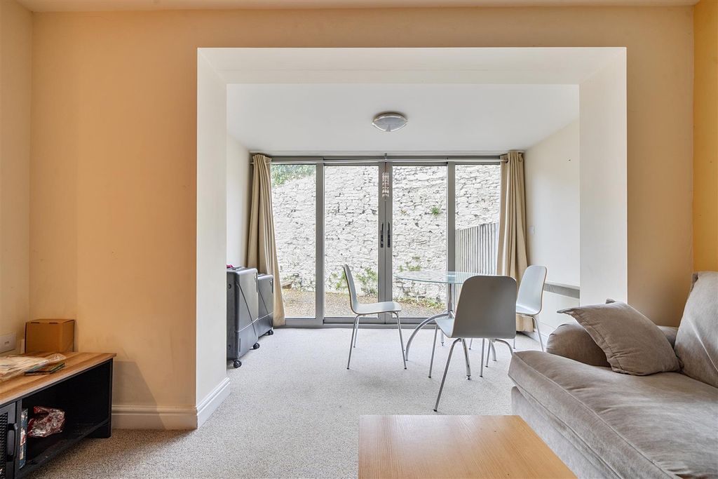 Property photo 2 of 11 1396126-10-695F95353B095.Jpg