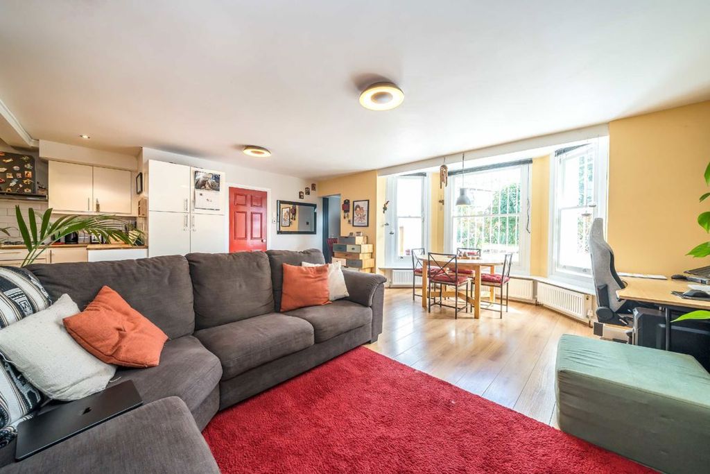 Property photo 2 of 8