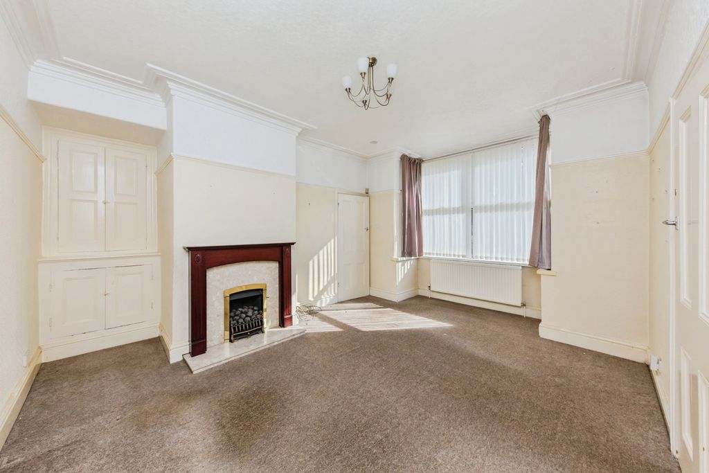 Property photo 3 of 17 Pbox-Img.Jpg