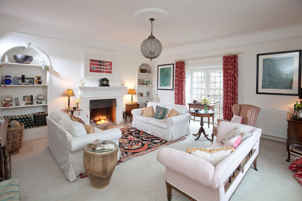 Property photo 3 of 19 Drawing Room