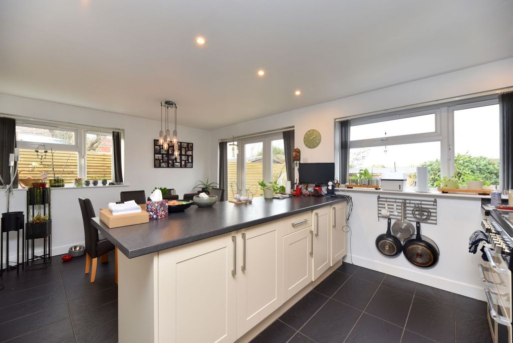 Property photo 3 of 27