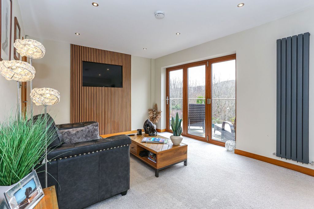Property photo 3 of 61