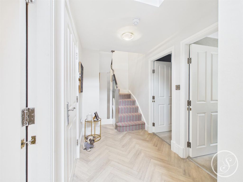 Additional image 16 of 3 bed flat for salePark Crescent, Roundhay, Leeds LS8