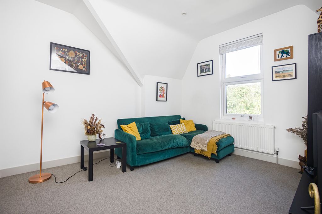 Property photo 3 of 14 Croham3