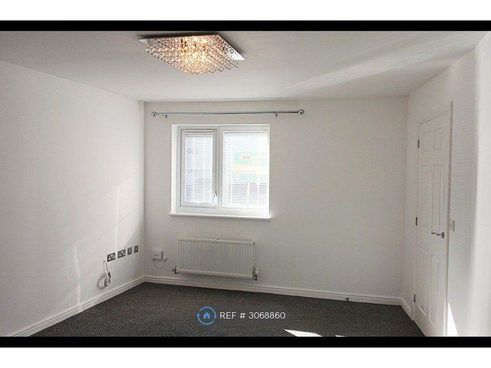 Property photo 2 of 11 Living Room