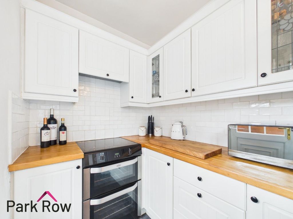 Property photo 3 of 20 Kitchen