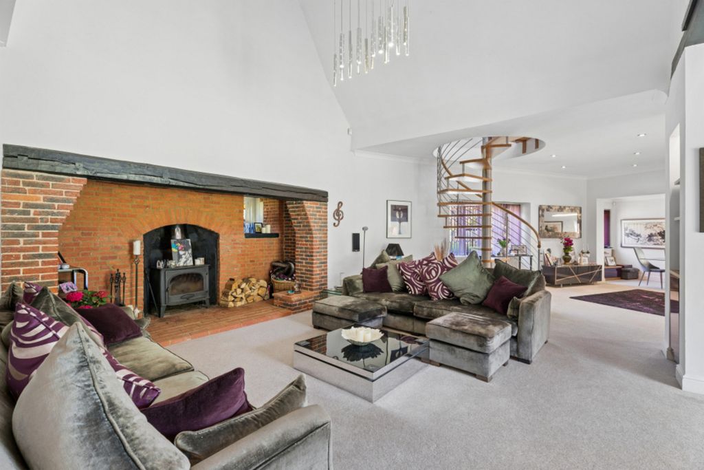 Property photo 2 of 35