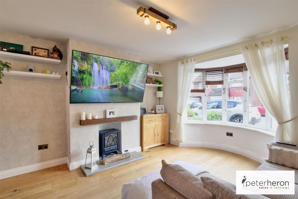 Property photo 2 of 20 Lounge