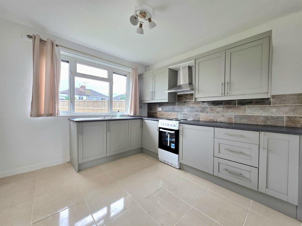 Property photo 2 of 14 Kitchen
