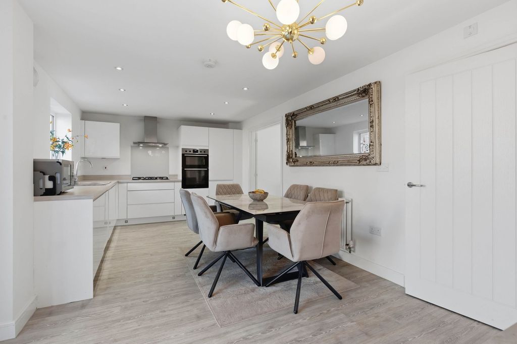 Property photo 3 of 34