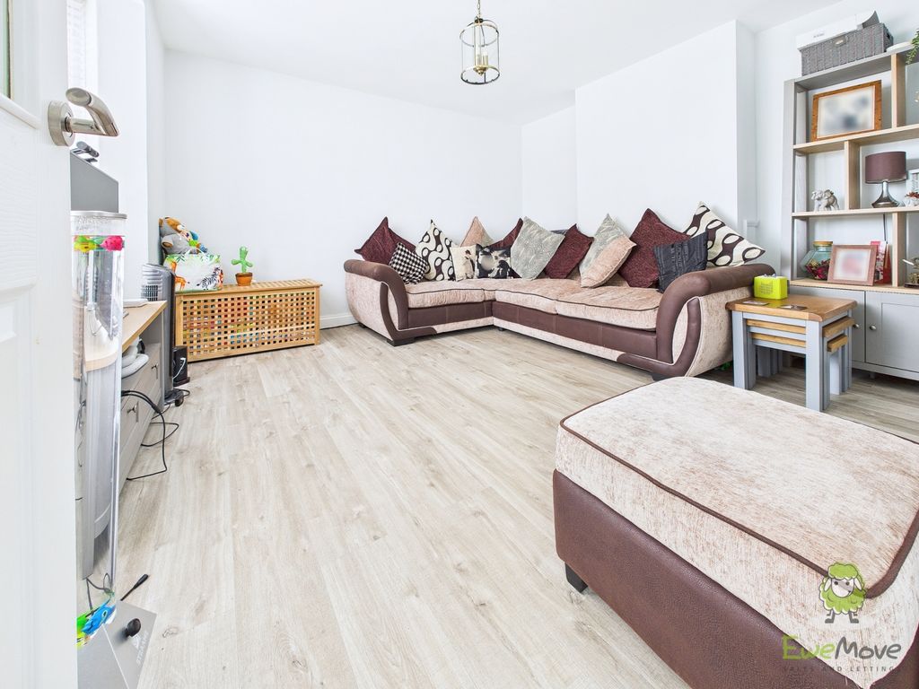 Property photo 3 of 29 Cam01543G0-Pr0160-Still013