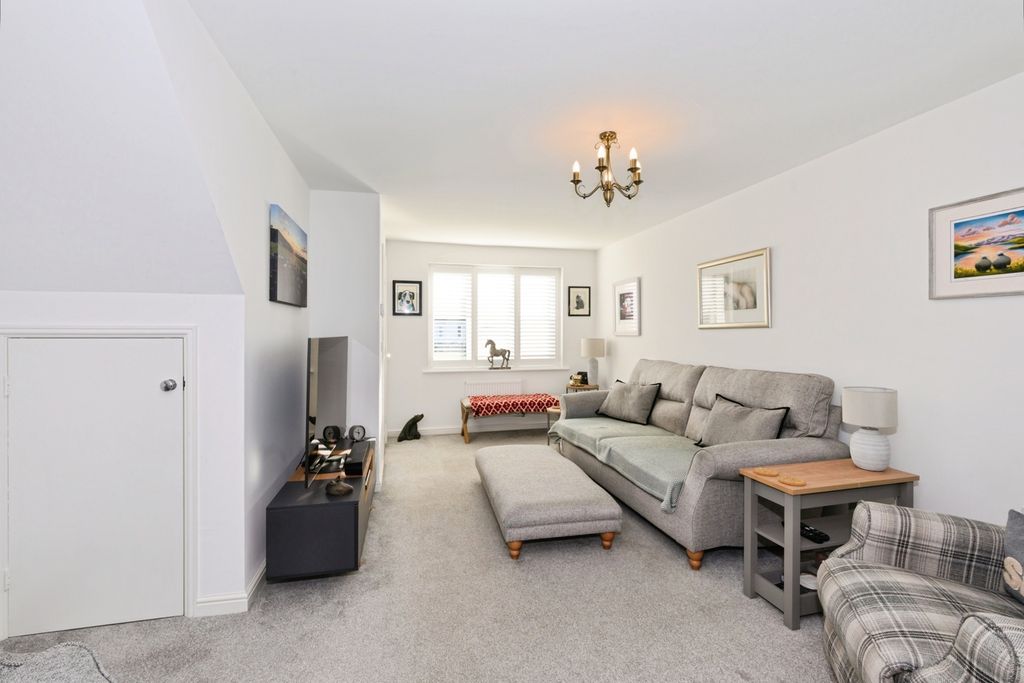 Property photo 3 of 10 Living Room