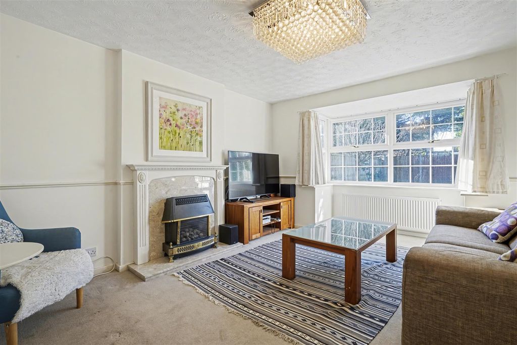 Property photo 2 of 20 Lounge