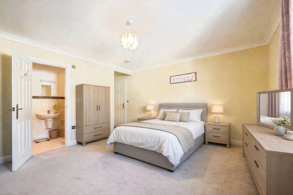 Property photo 3 of 14 Main Bedroom Ai