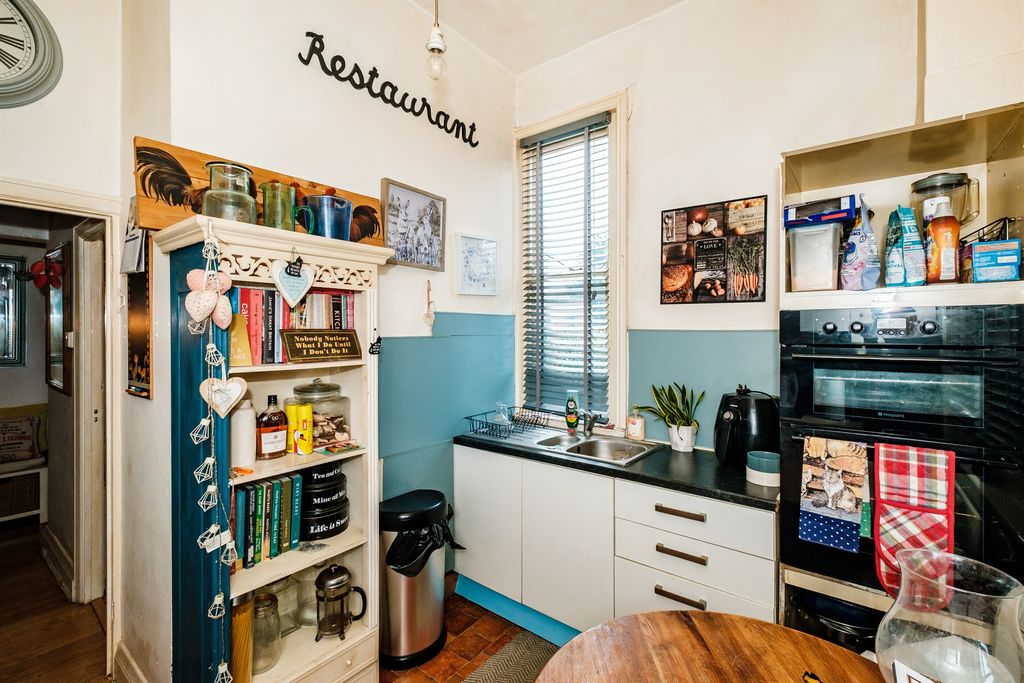 Property photo 2 of 13