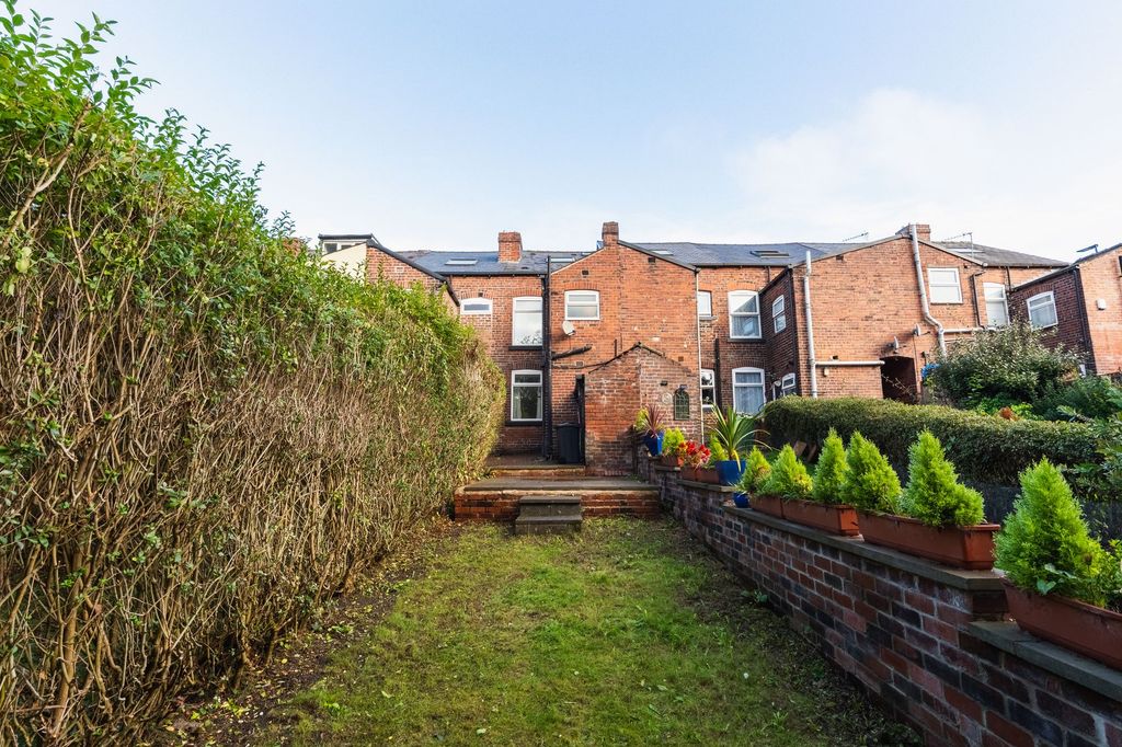 Property photo 2 of 27