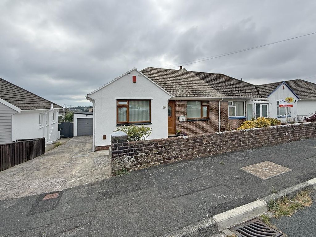 Property photo 1 of 17 Shirburn Road 40 - Front.Jpg