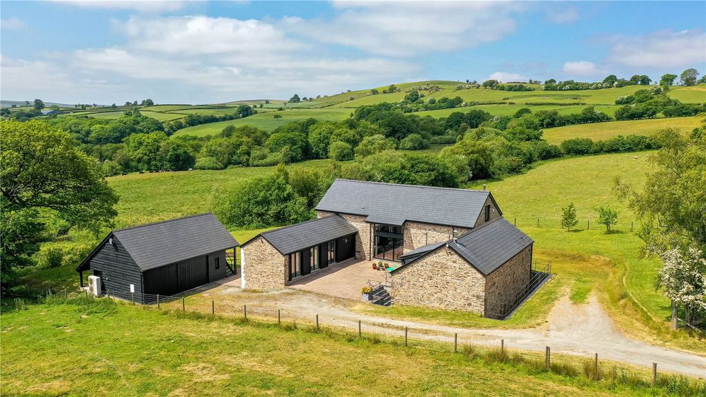 Property photo 1 of 34 Pontfaen 1