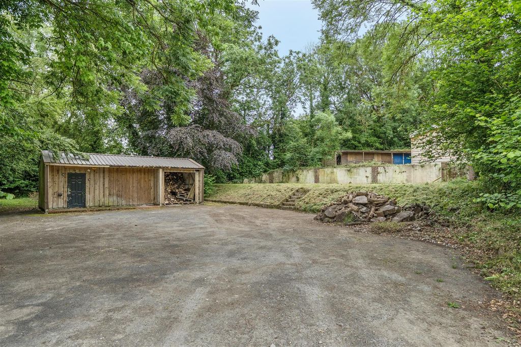 Property photo 3 of 11 External