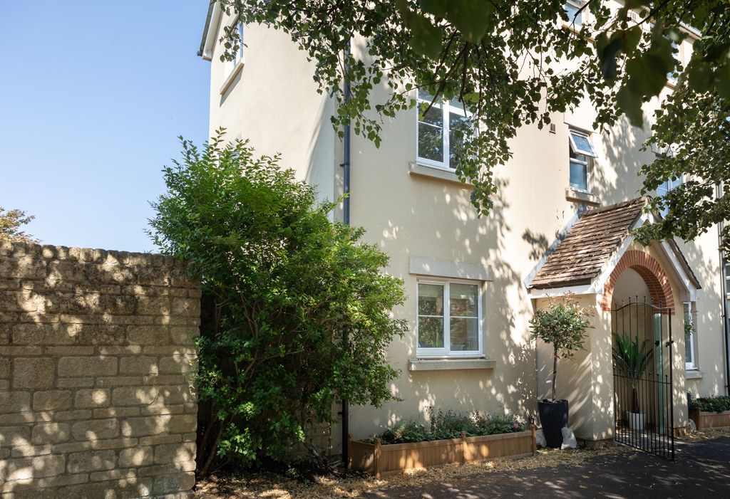 Property photo 1 of 29