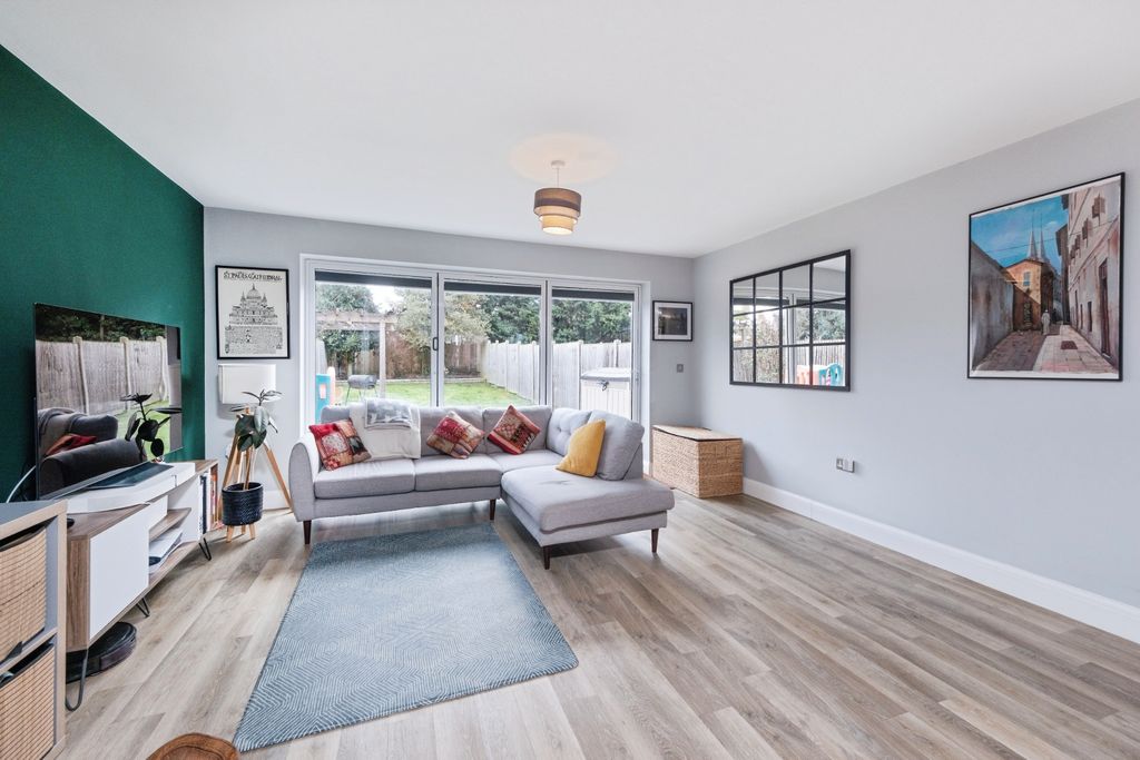 Property photo 2 of 20