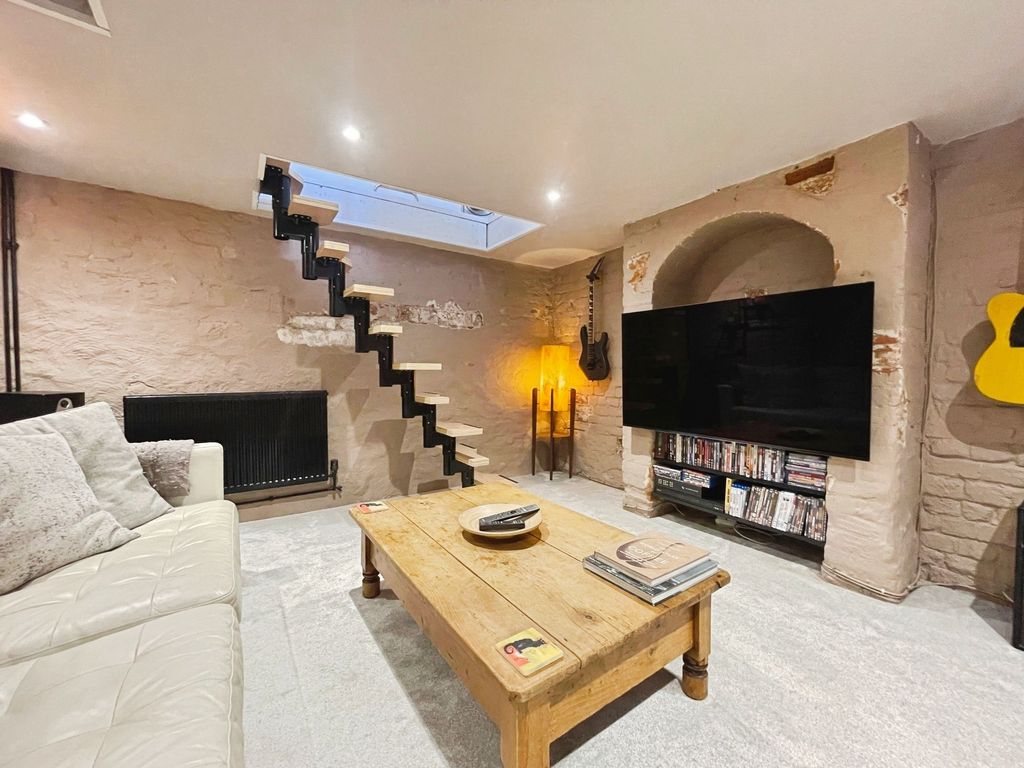 Property photo 2 of 26