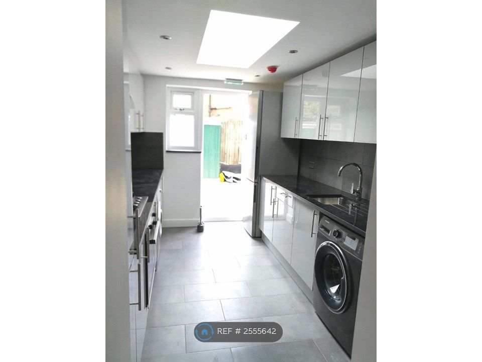Property photo 3 of 23 Modern Kitchen With Luxury Appliances