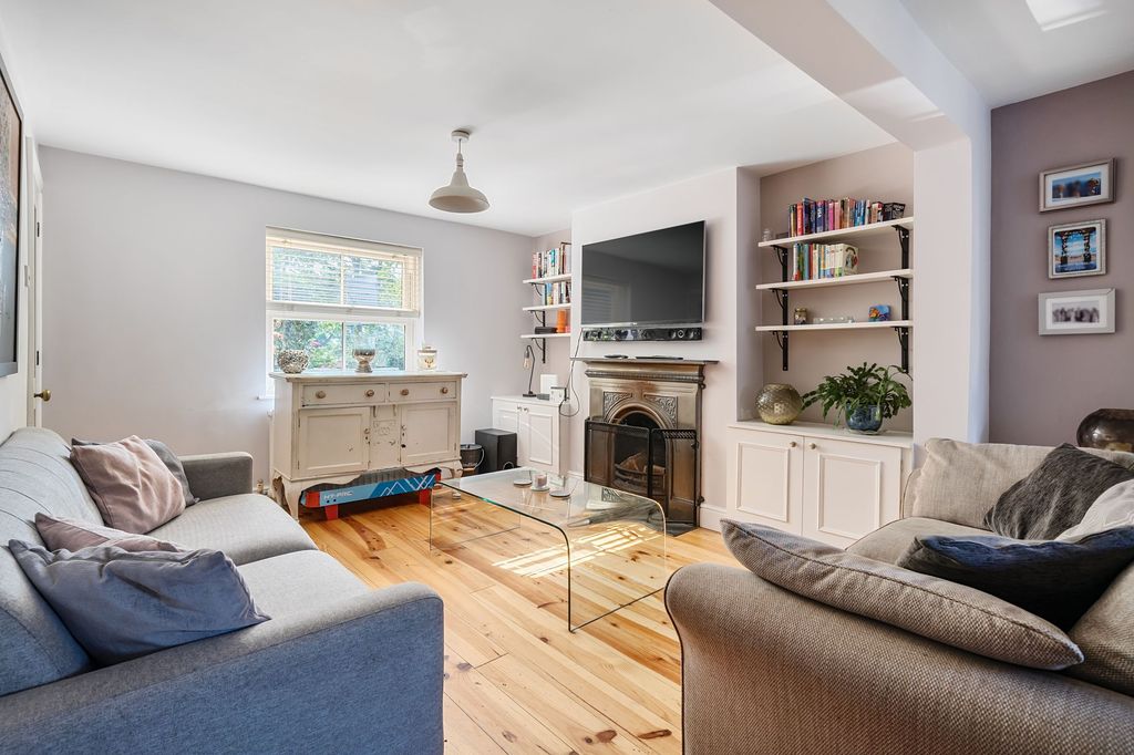 Property photo 2 of 17